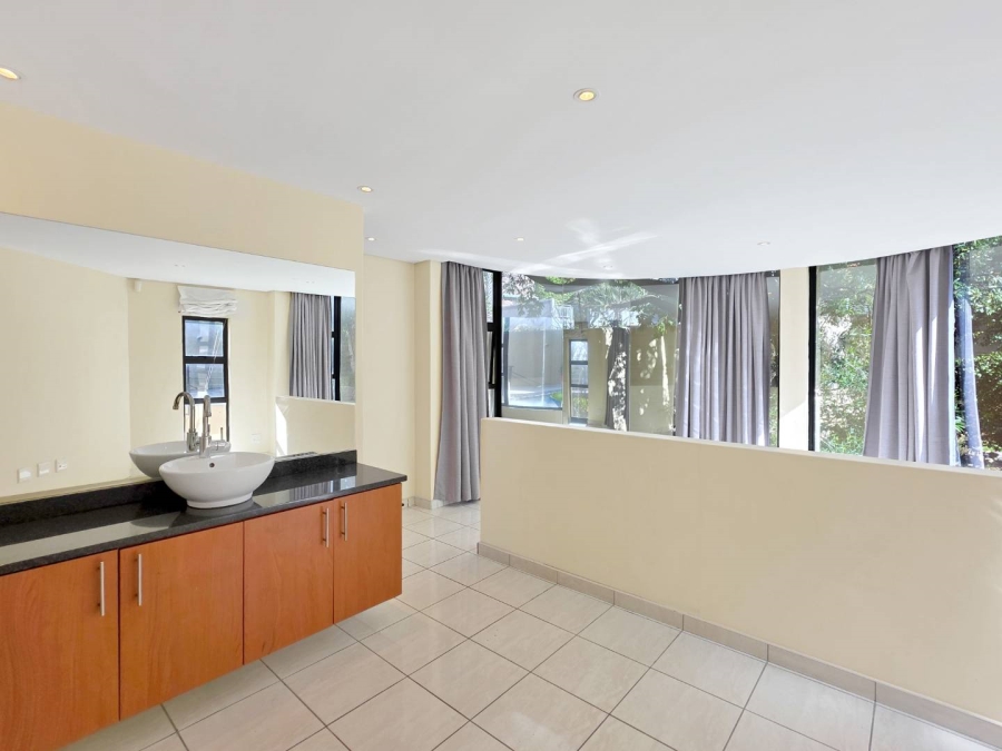 To Let 4 Bedroom Property for Rent in Oranjezicht Western Cape